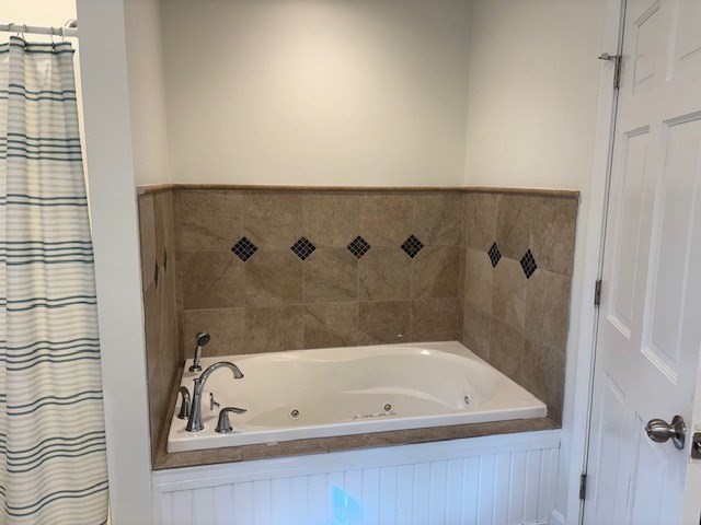 34 Kent Road Westminster, MA 01473 - Photo 18 of 30 a bathroom with a tub