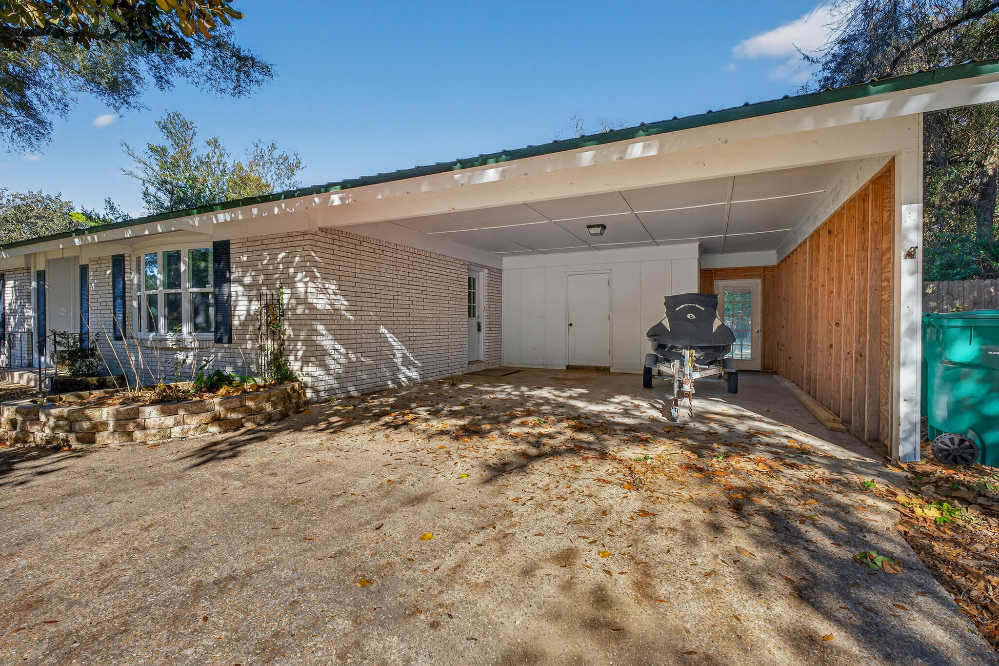 9 Walnut Avenue Shalimar, FL 32579 - Photo 2 of 61 a backyard of a house