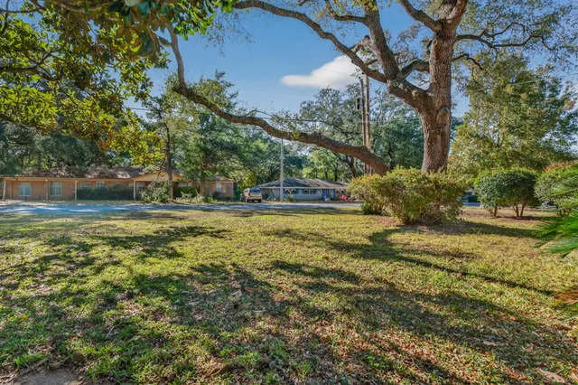 $349,500 | 9 Walnut Avenue, Shalimar, FL 32579