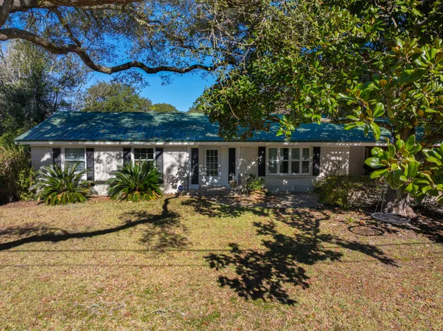 $349,500 | 9 Walnut Avenue, Shalimar, FL 32579