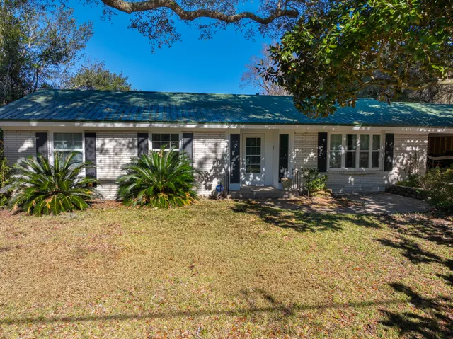 $349,500 | 9 Walnut Avenue, Shalimar, FL 32579