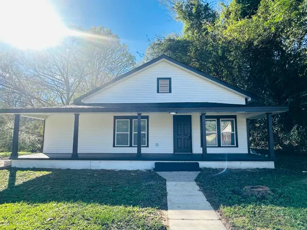 $180,000 | 410 East Sycamore Street, Bolivar, TN 38008