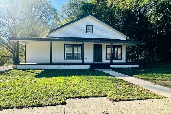 $180,000 | 410 East Sycamore Street, Bolivar, TN 38008