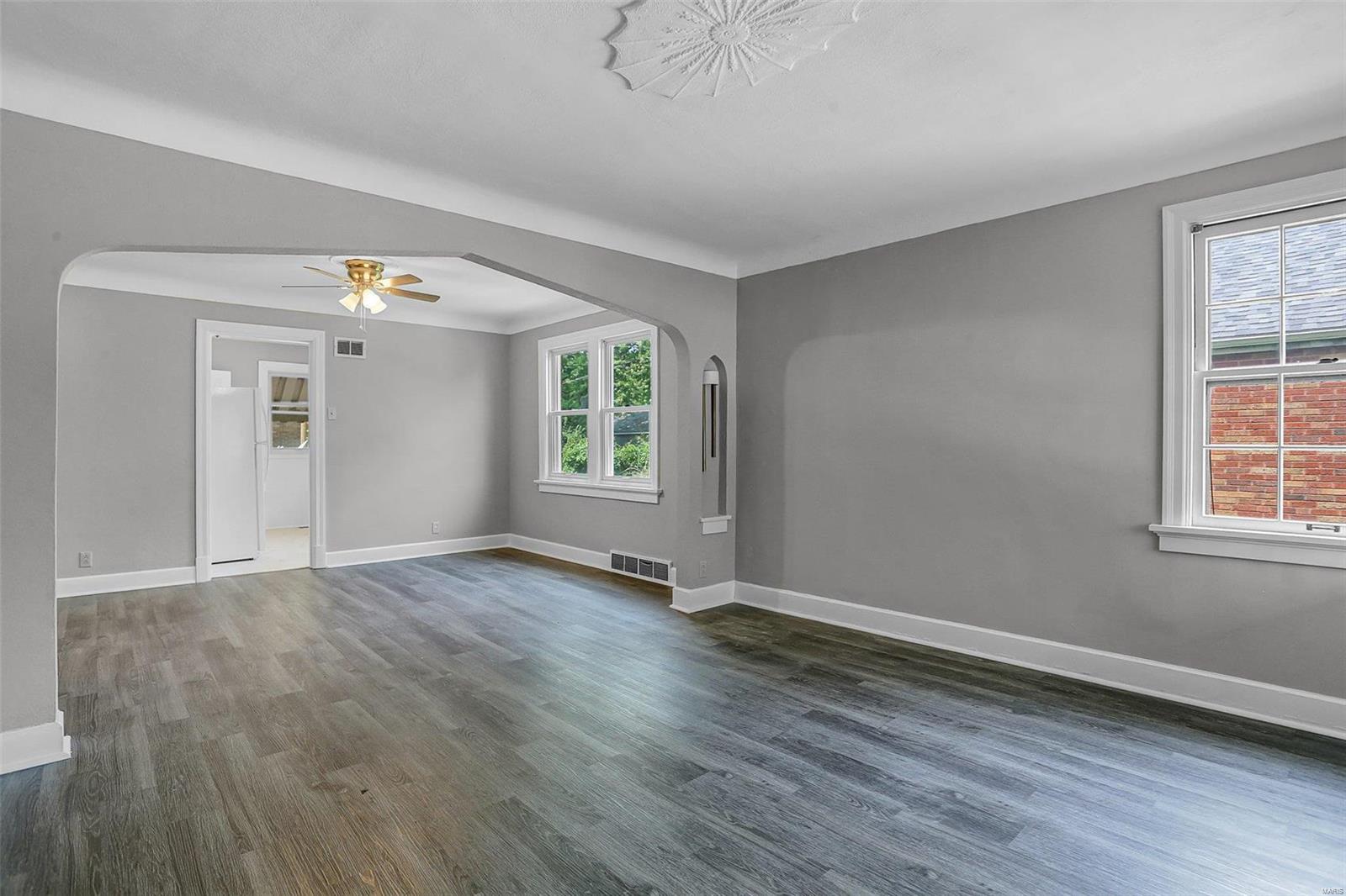 3713 Brown Road St. Louis, MO 63114 - Photo 4 of 26 Gallery Image 4