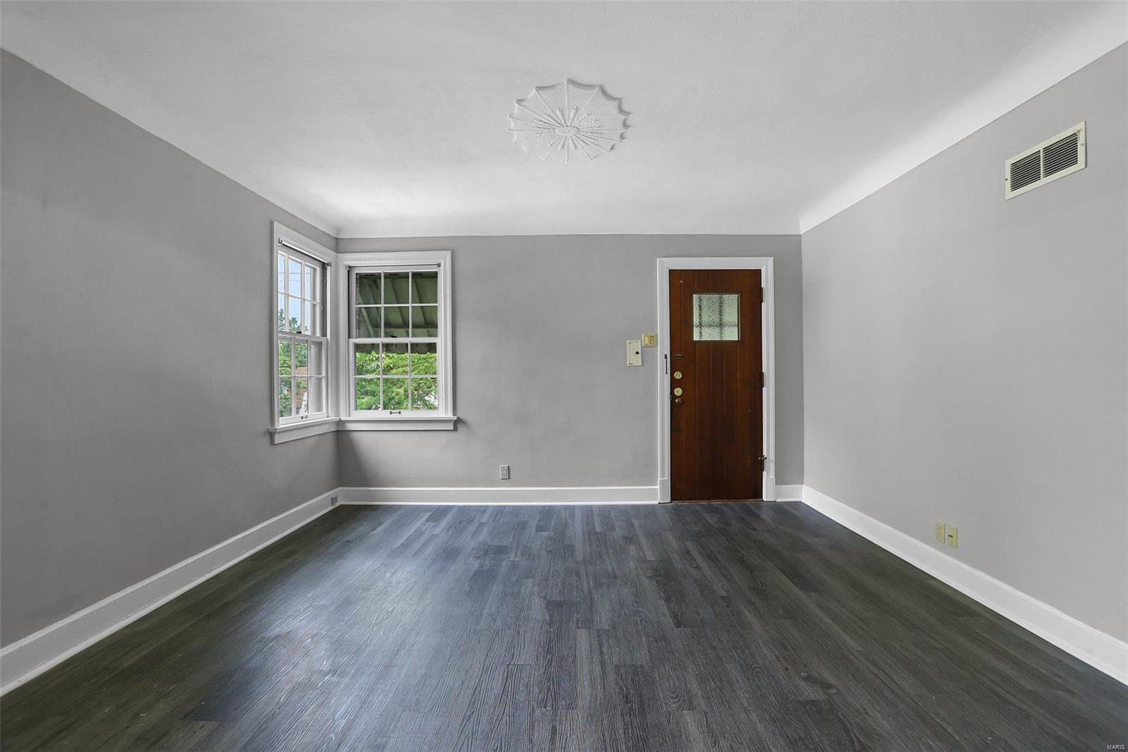 3713 Brown Road St. Louis, MO 63114 - Photo 5 of 26 Gallery Image 5