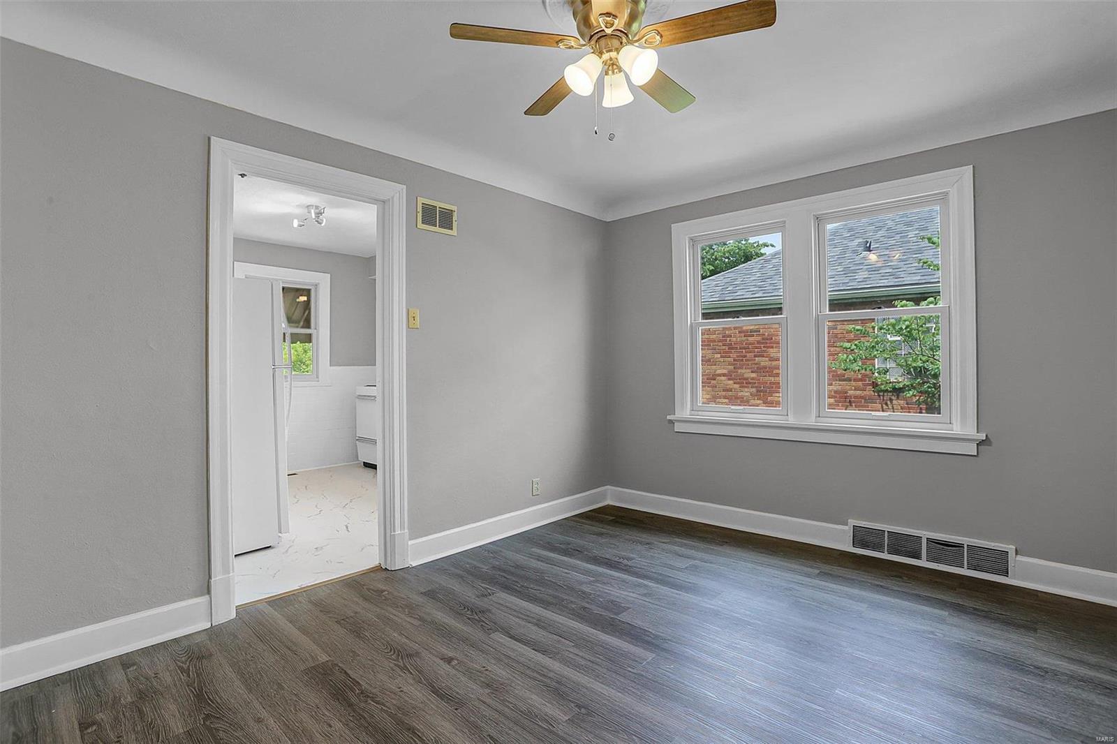 3713 Brown Road St. Louis, MO 63114 - Photo 7 of 26 Gallery Image 7