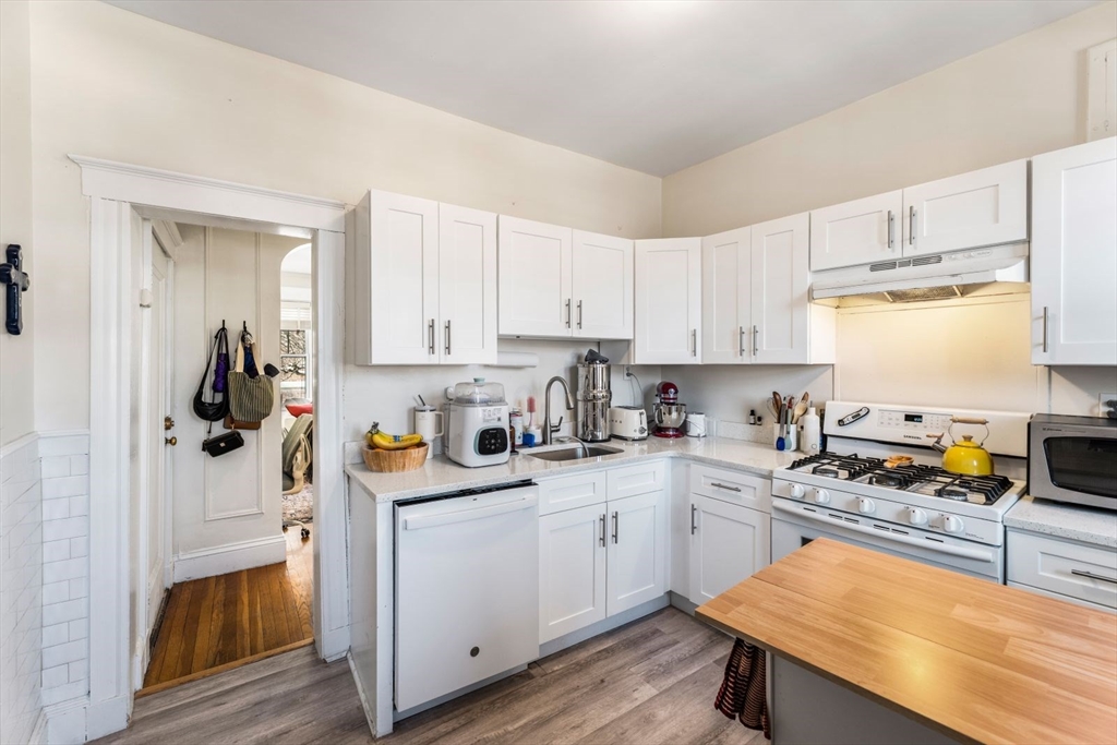 401 Washington Street, Unit 1 Brookline, MA 02446 - Photo 11 of 17