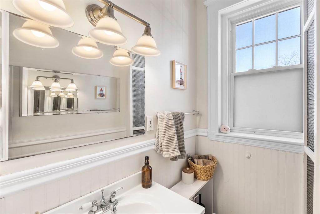 401 Washington Street, Unit 1 Brookline, MA 02446 - Photo 15 of 17