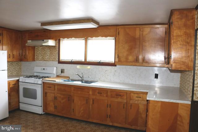 25251 Cascade Road Cascade, MD 21719 - Photo 2 of 17 kitchen