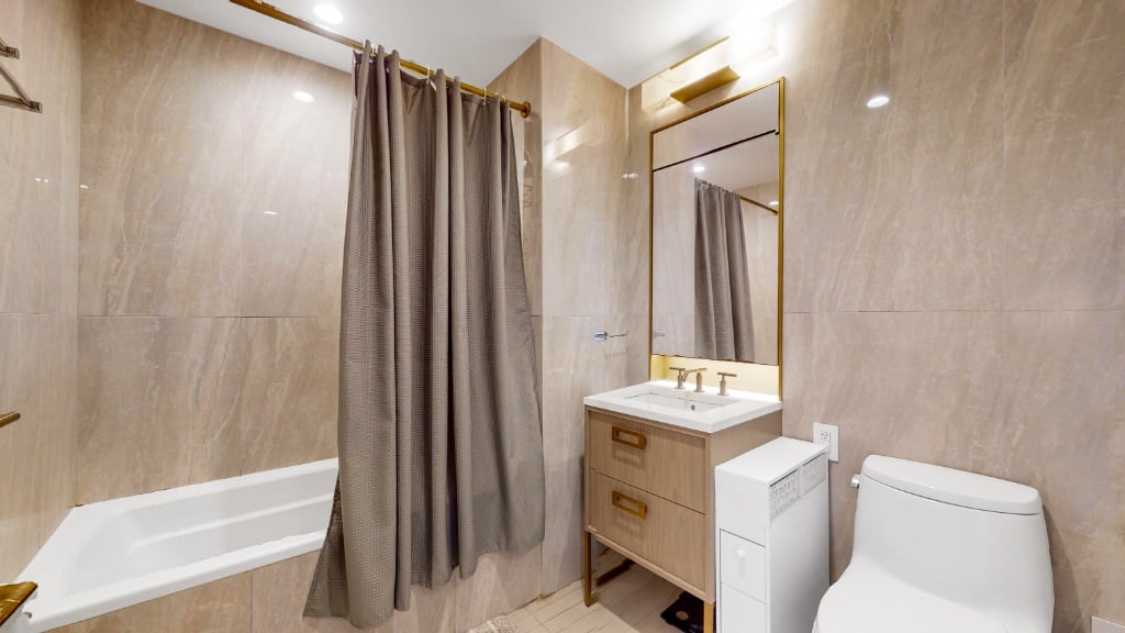 3 Court Square, Unit 4205 Queens, NY 11101 - Photo 8 of 18 Photo 8