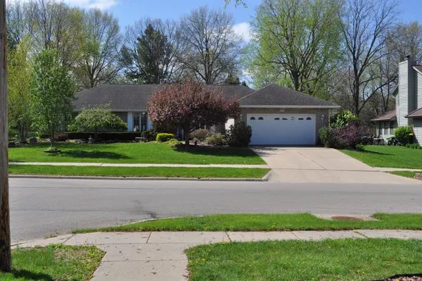 $294,900 | 3001 Countryside Lane, Freeport, IL 61032