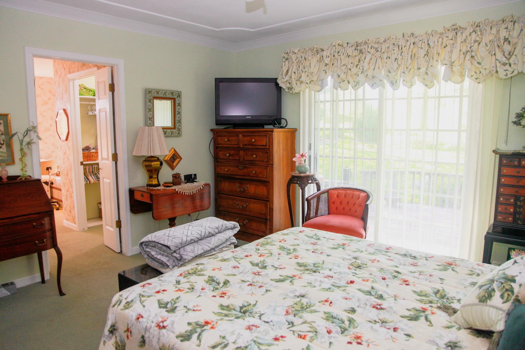 3001 Countryside Lane Freeport, IL 61032 - Photo 17 of 47 a bedroom with a bed and furniture