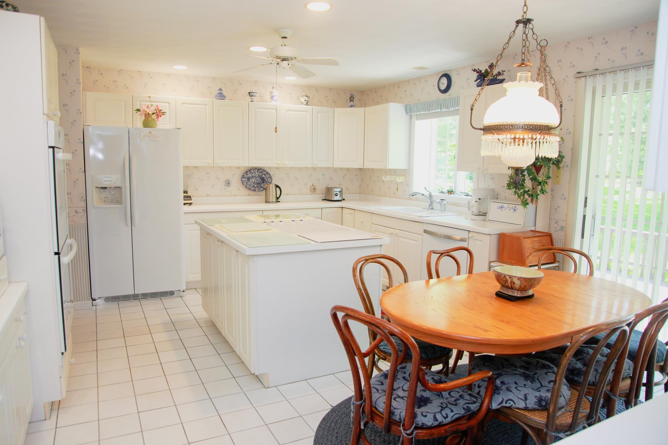 3001 Countryside Lane Freeport, IL 61032 - Photo 23 of 47 a view of a dining room and chairs