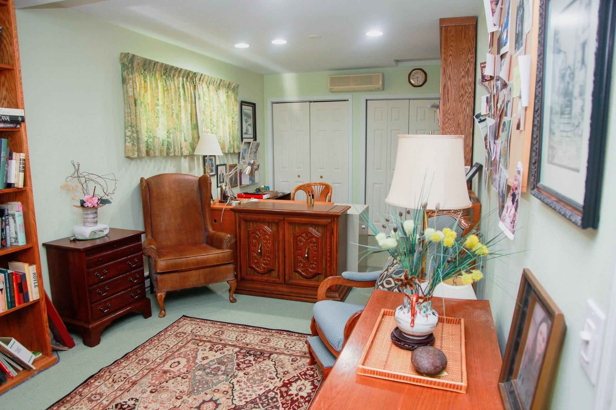 3001 Countryside Lane Freeport, IL 61032 - Photo 27 of 47 a living room with furniture and a potted plant