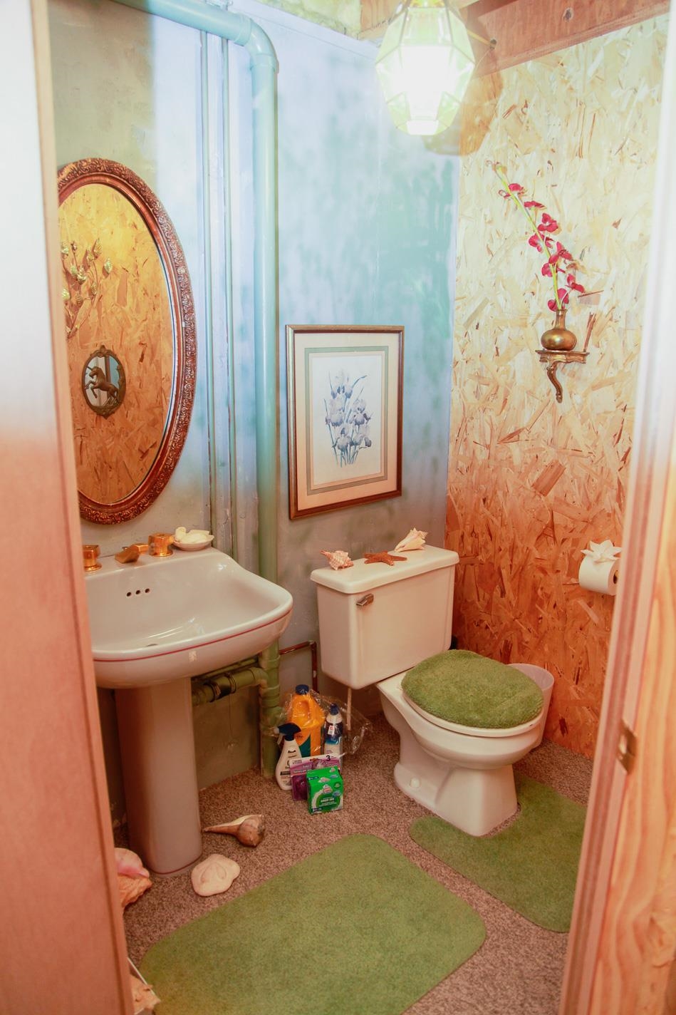 3001 Countryside Lane Freeport, IL 61032 - Photo 39 of 47 a bathroom with a toilet sink and tub