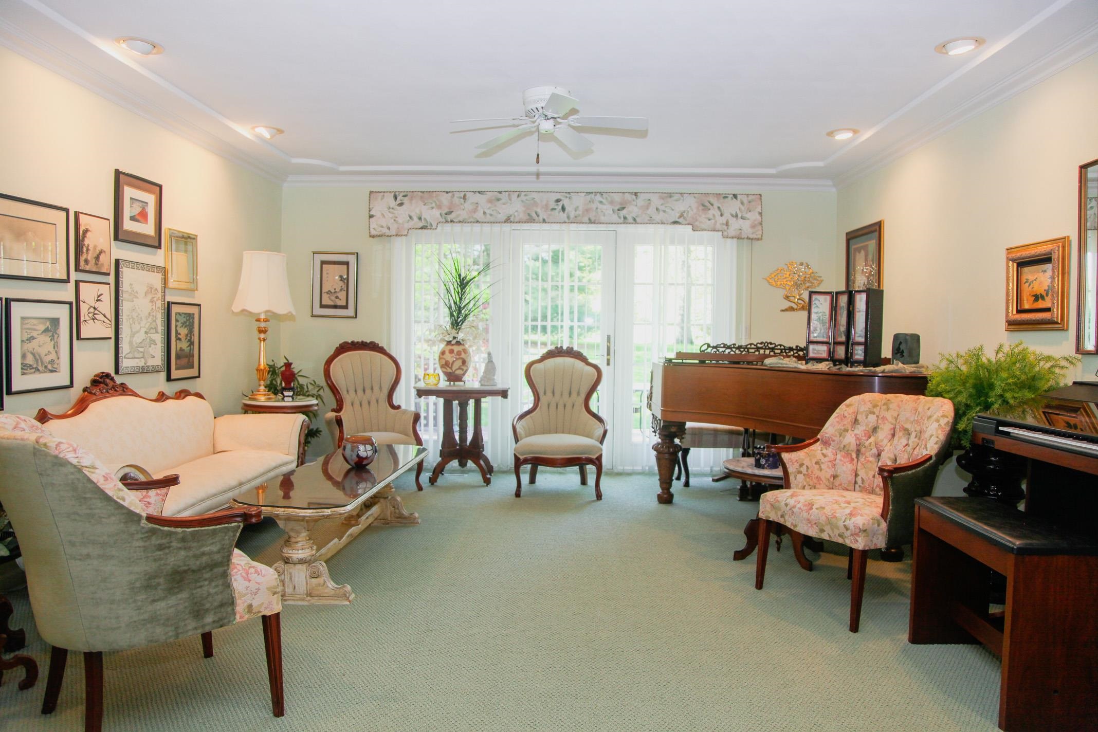 3001 Countryside Lane Freeport, IL 61032 - Photo 4 of 47 a living room with furniture and a chandelier