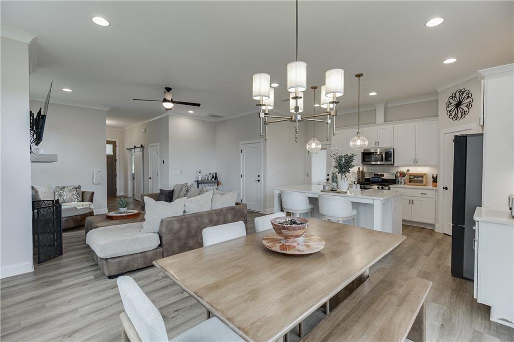 3546 Sandy Woods Lane Stone Mountain, GA 30083 - Photo 11 of 44