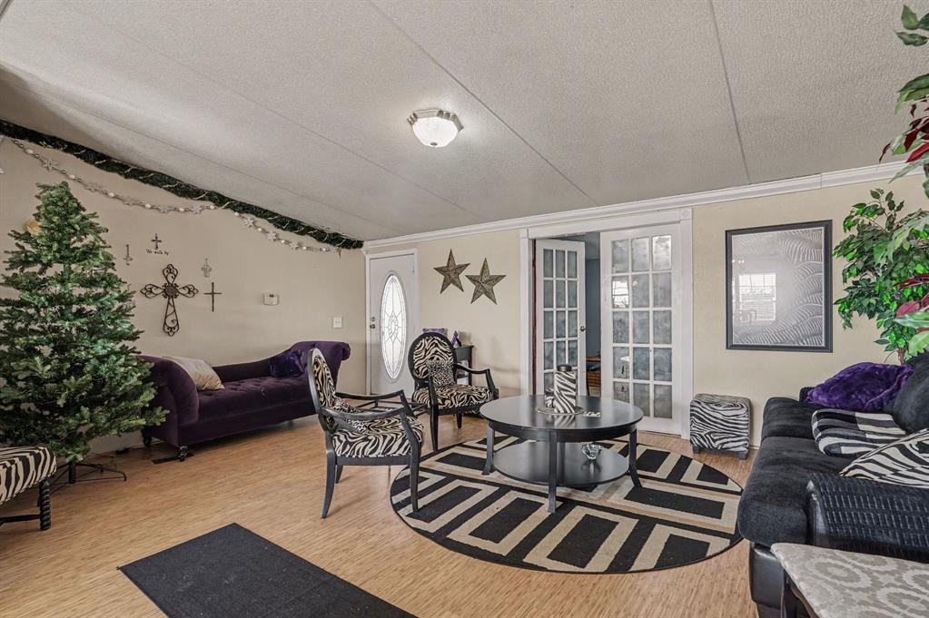 21664 Highway 34 Terrell, TX 75161 - Photo 6 of 34 a view of a livingroom with furniture