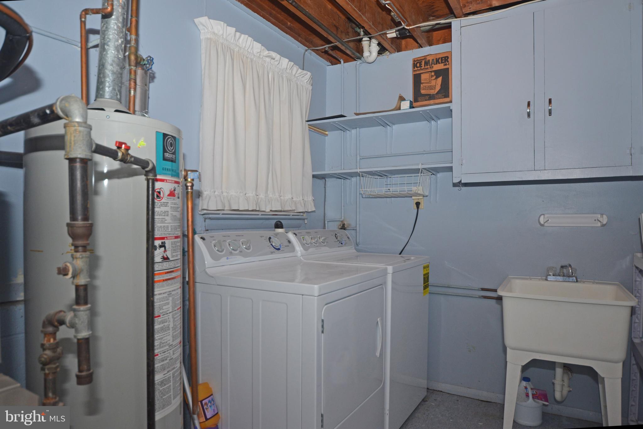 9662 Dundawan Road Baltimore, MD 21236 - Photo 42 of 50 Laundry area with utility tub.