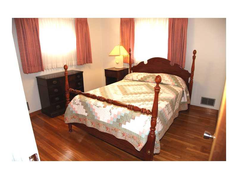 1349 Akehurst Road Pittsburgh, PA 15220 - Photo 11 of 20 Bedroom.