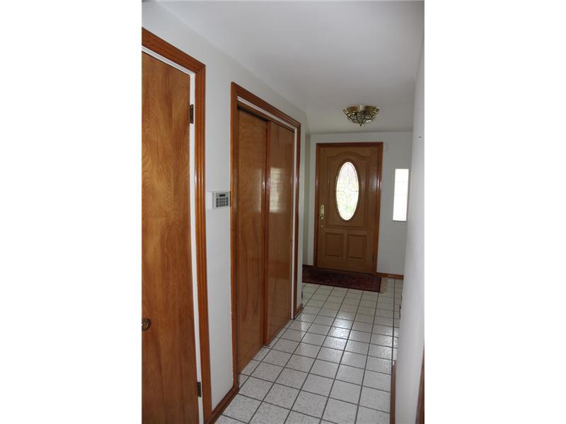 1349 Akehurst Road Pittsburgh, PA 15220 - Photo 7 of 20 Entry/Foyer.