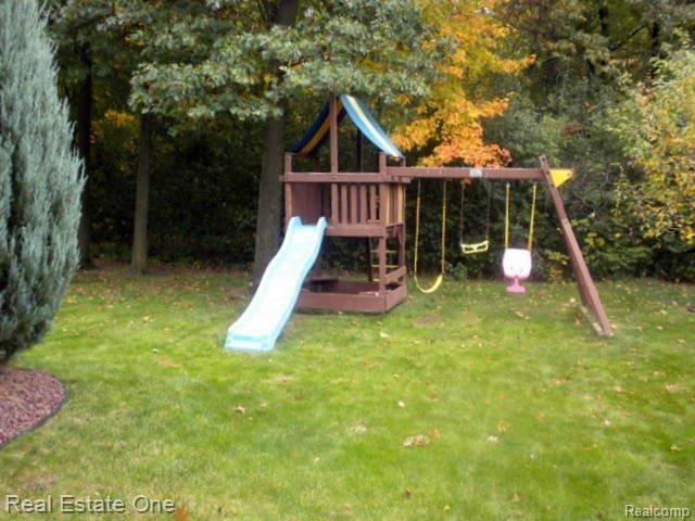 22635 Fawn Road Trenton, MI 48183 - Photo 6 of 24 THIS PLAYSCAPE CAN STAY
