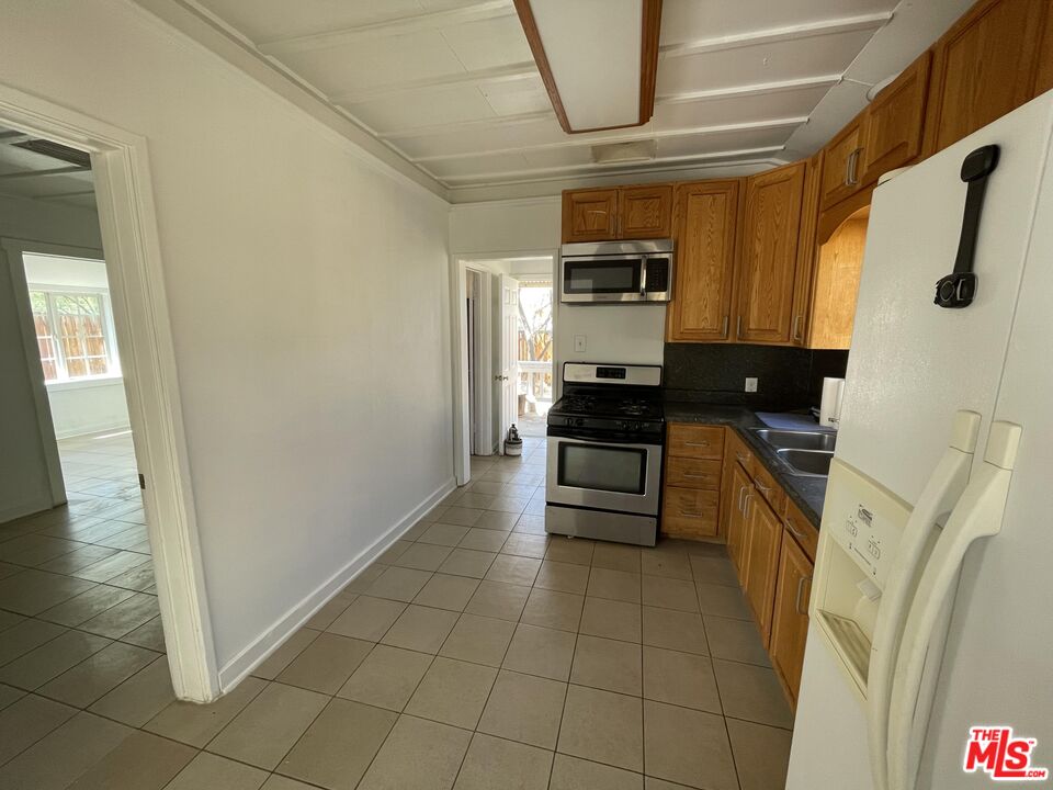 61750 Desert Air Road Joshua Tree, CA 92252 - Photo 11 of 25 Gallery Image 11