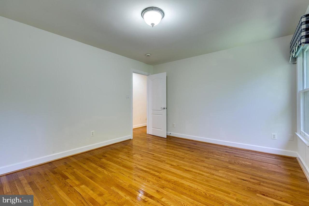 1489 Broadstone Place Vienna, VA 22182 - Photo 14 of 20 a view of an empty room