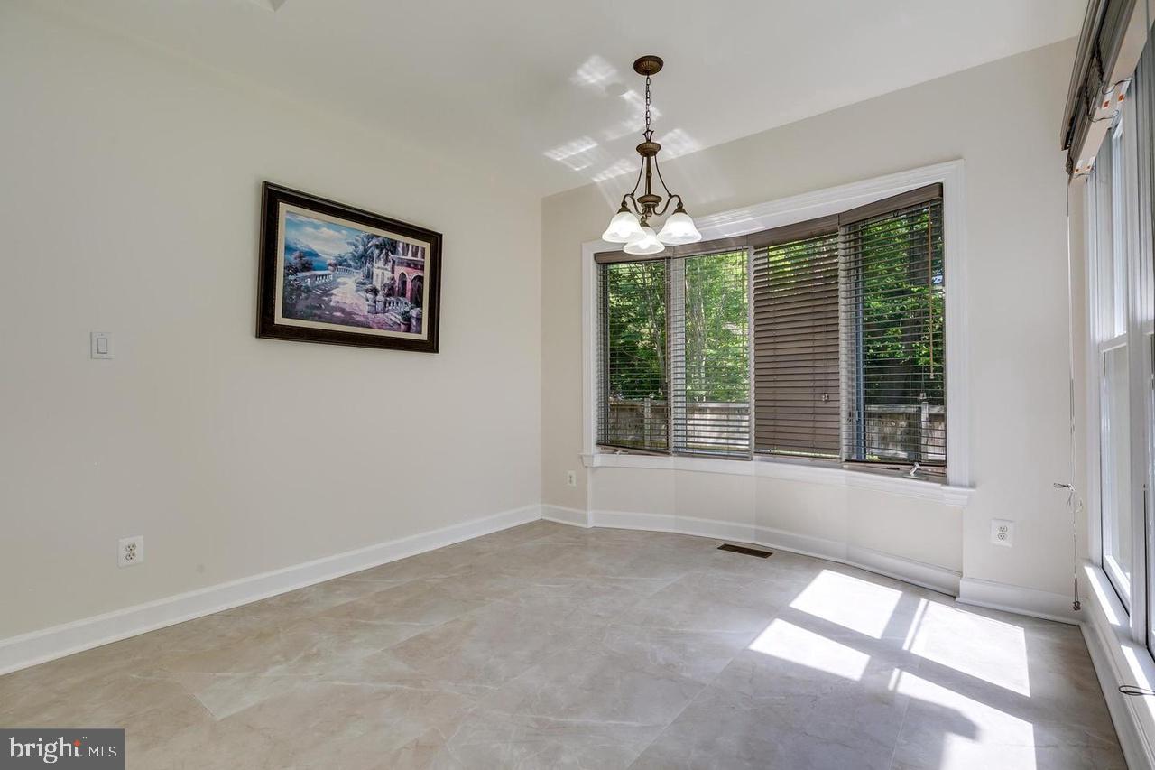 1489 Broadstone Place Vienna, VA 22182 - Photo 9 of 20 a view of an empty room with a window