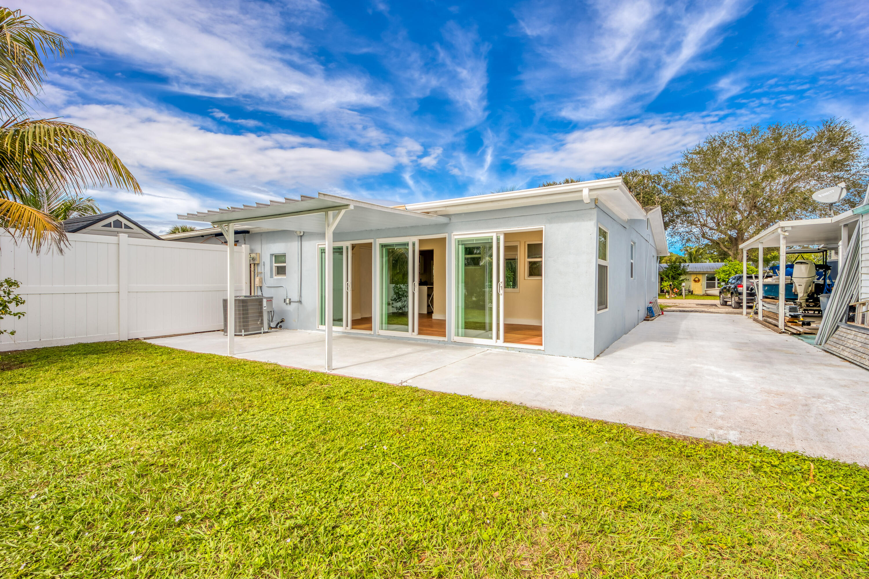 100 Southwest Hideaway Place Stuart, FL 34994 - Photo 3 of 27 100 SW Hideaway Place-18