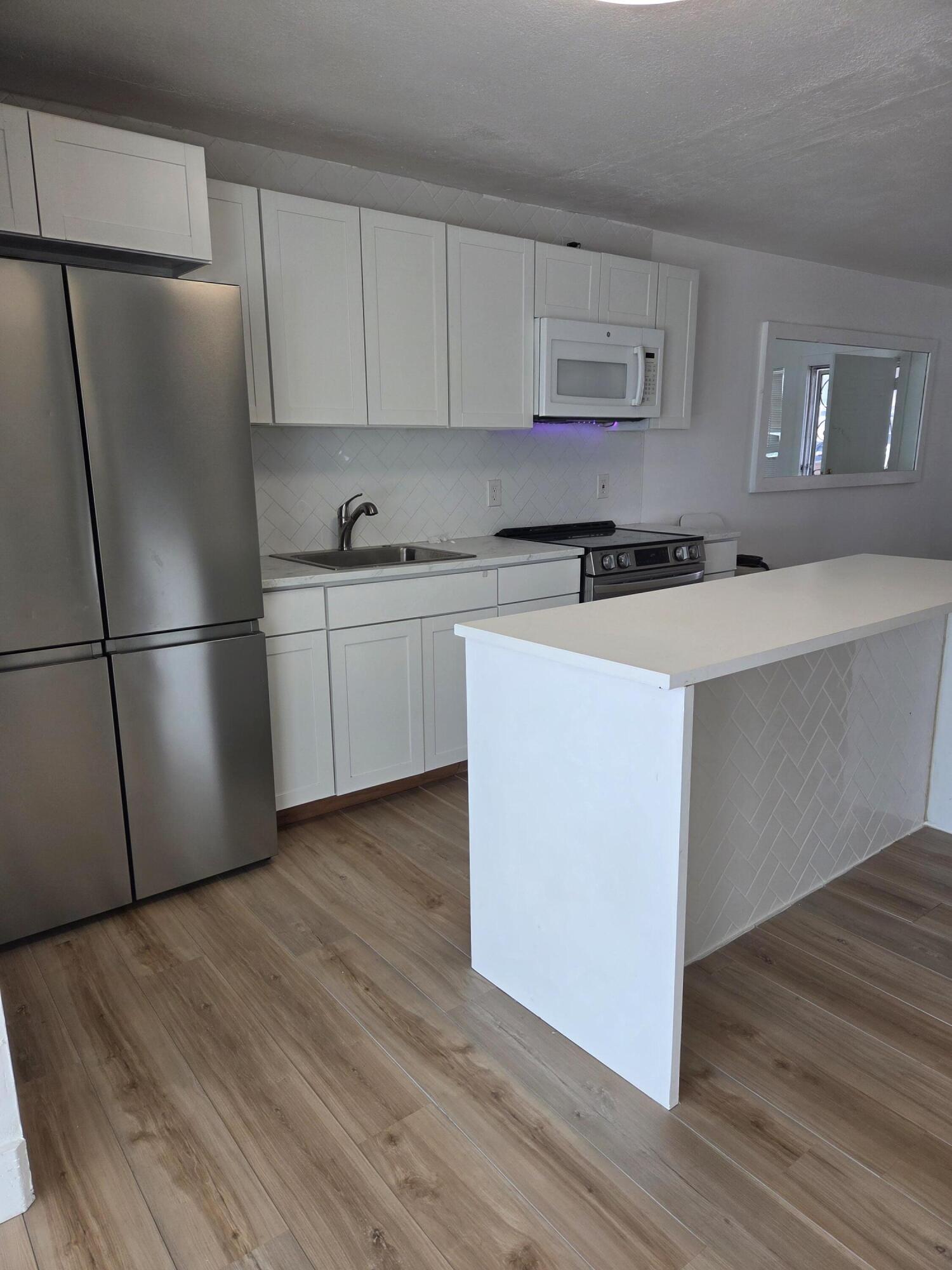 100 Southwest Hideaway Place Stuart, FL 34994 - Photo 9 of 27 20260210_140247