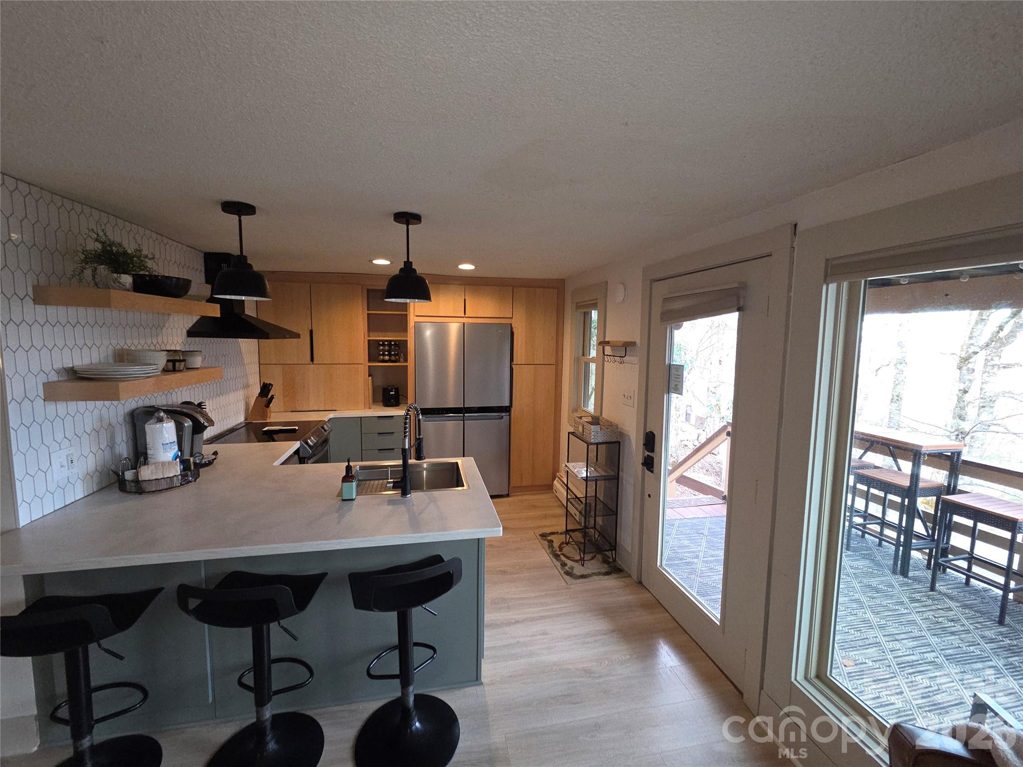 108 Northridge Road, Unit 1B Banner Elk, NC 28604 - Photo 14 of 34 a dining room with furniture and window