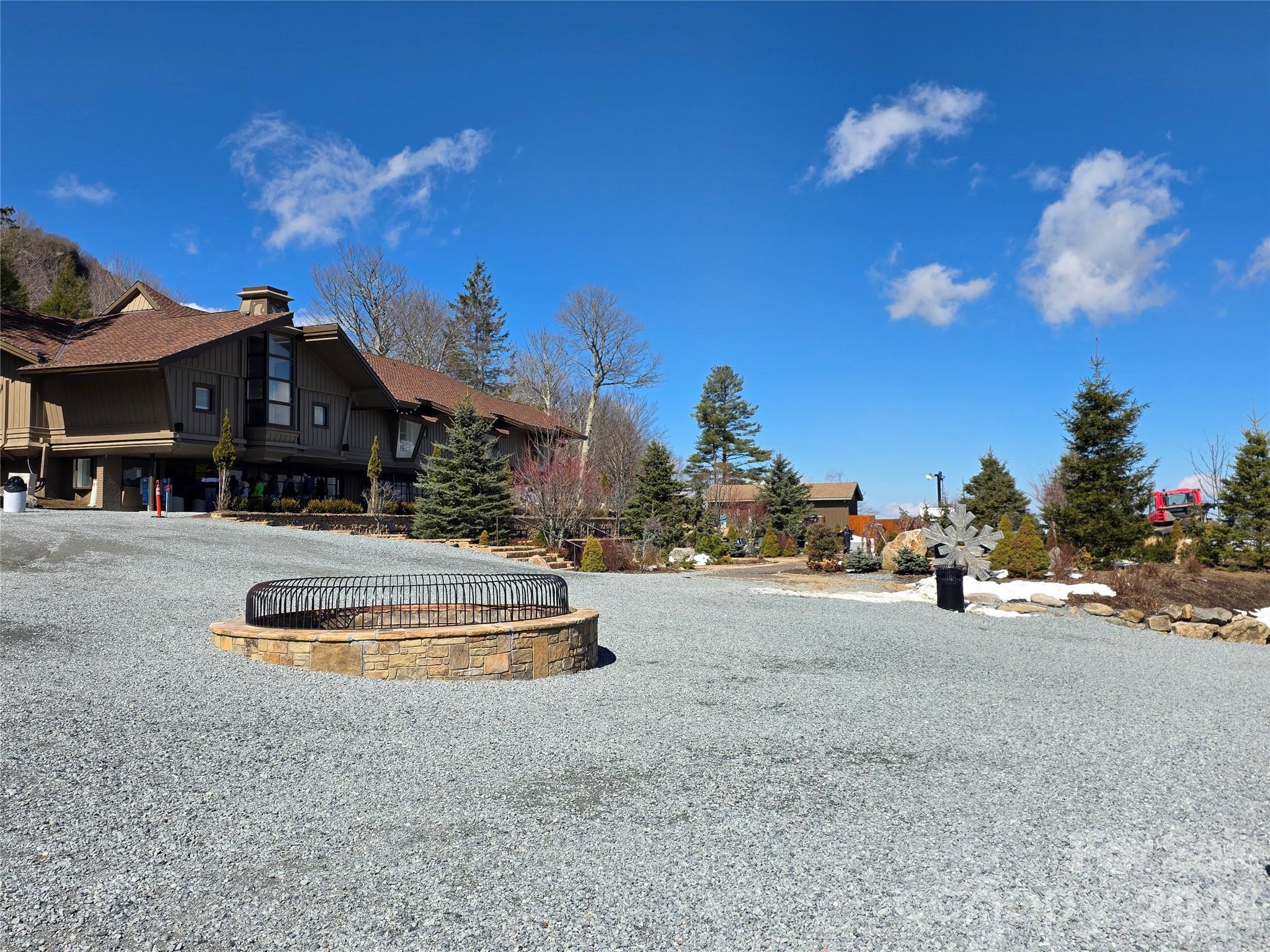 108 Northridge Road, Unit 1B Banner Elk, NC 28604 - Photo 33 of 34 a view of outdoor space and yard