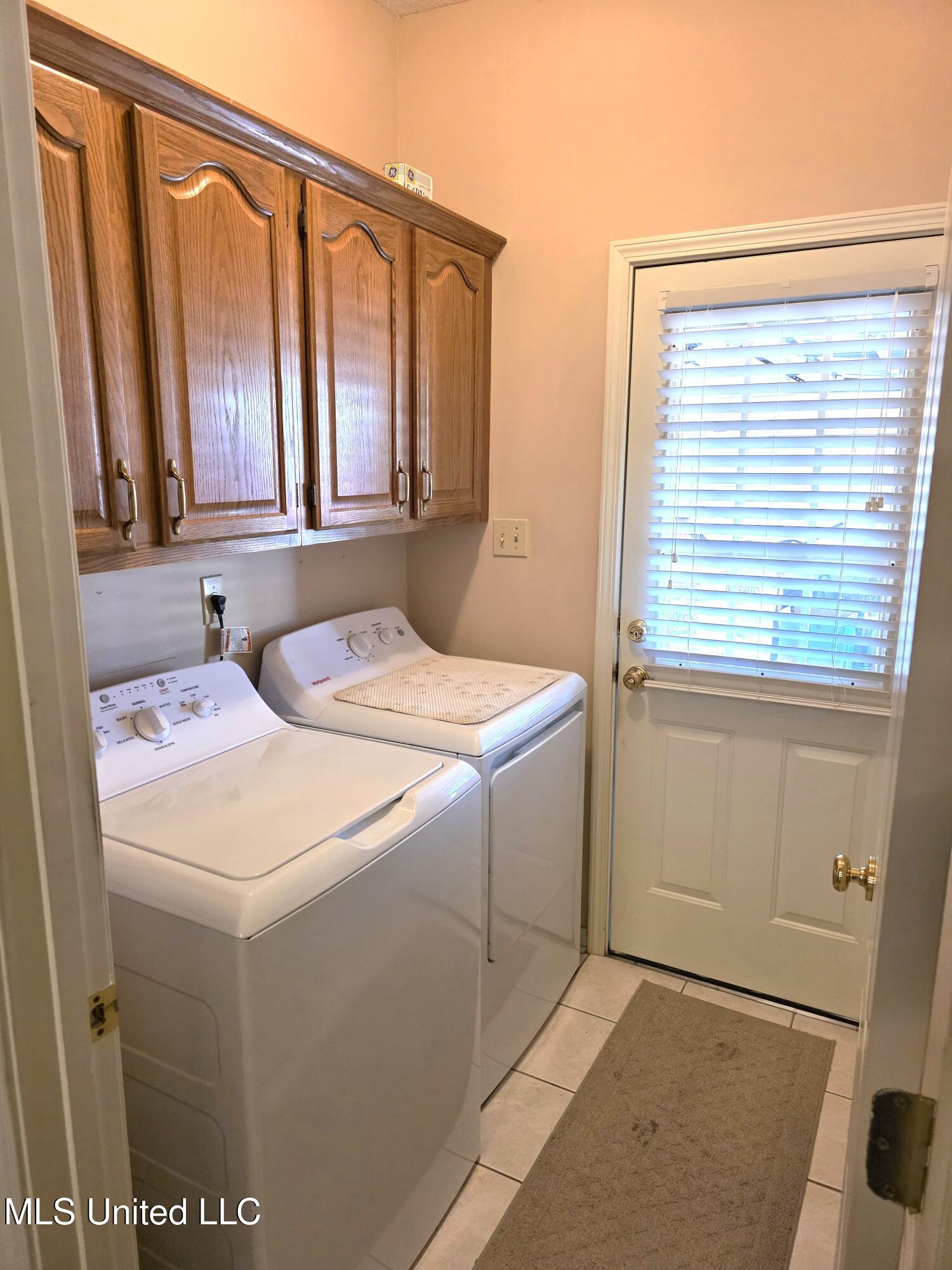 8318 Waverly Cove Olive Branch, MS 38654 - Photo 20 of 32 Laundry Room