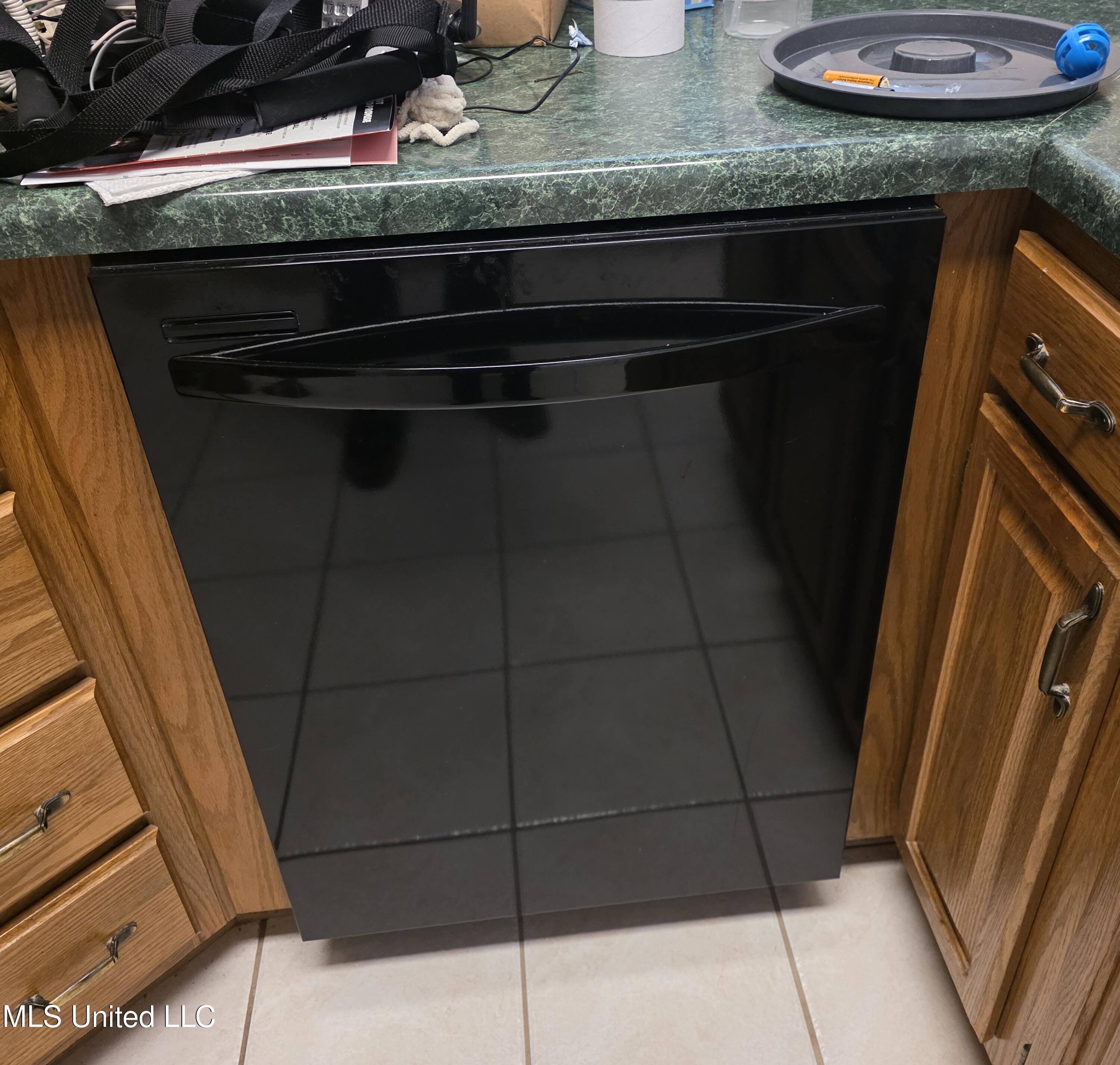 8318 Waverly Cove Olive Branch, MS 38654 - Photo 28 of 32 Dishwasher