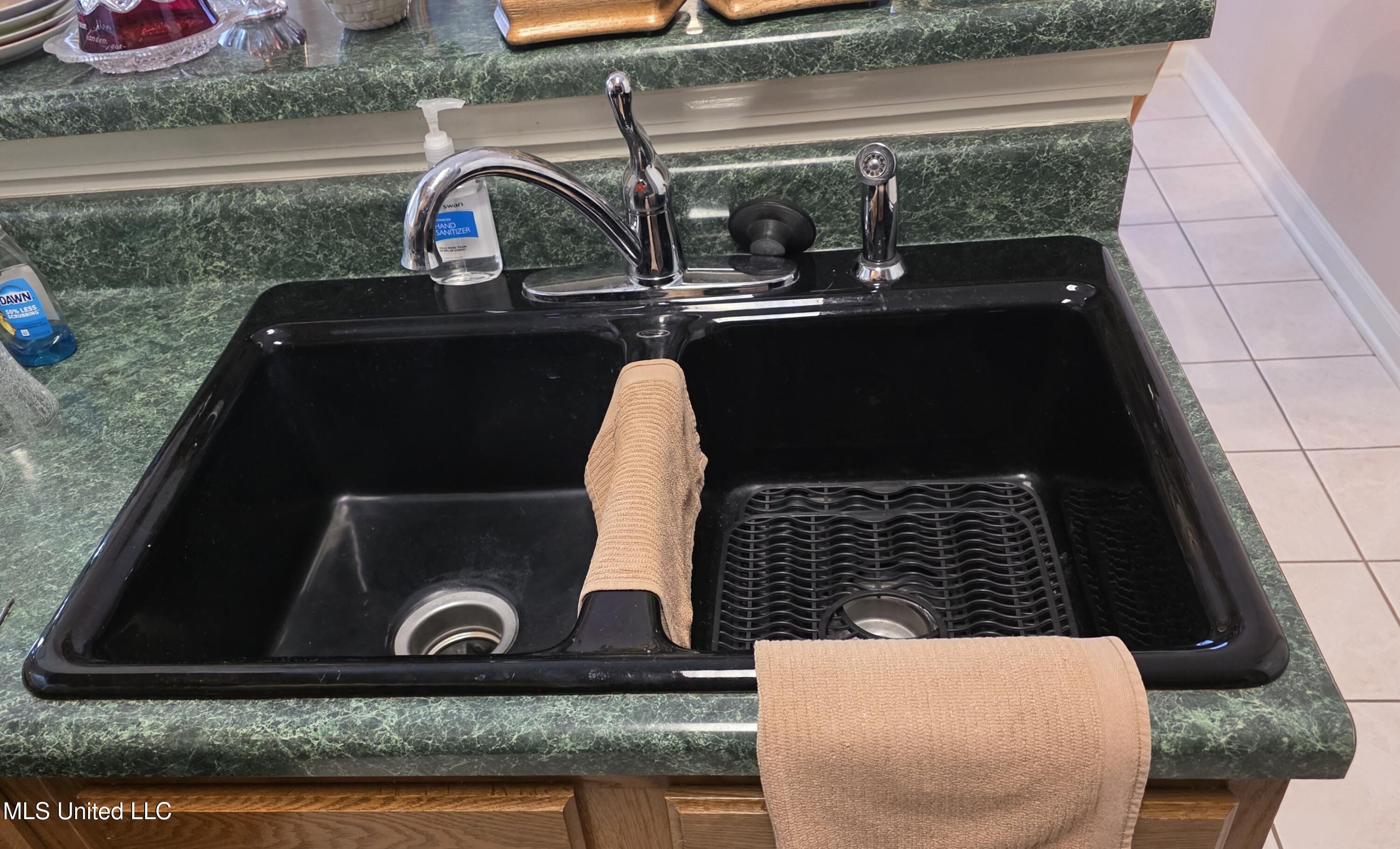 8318 Waverly Cove Olive Branch, MS 38654 - Photo 30 of 32 Kitchen Sink