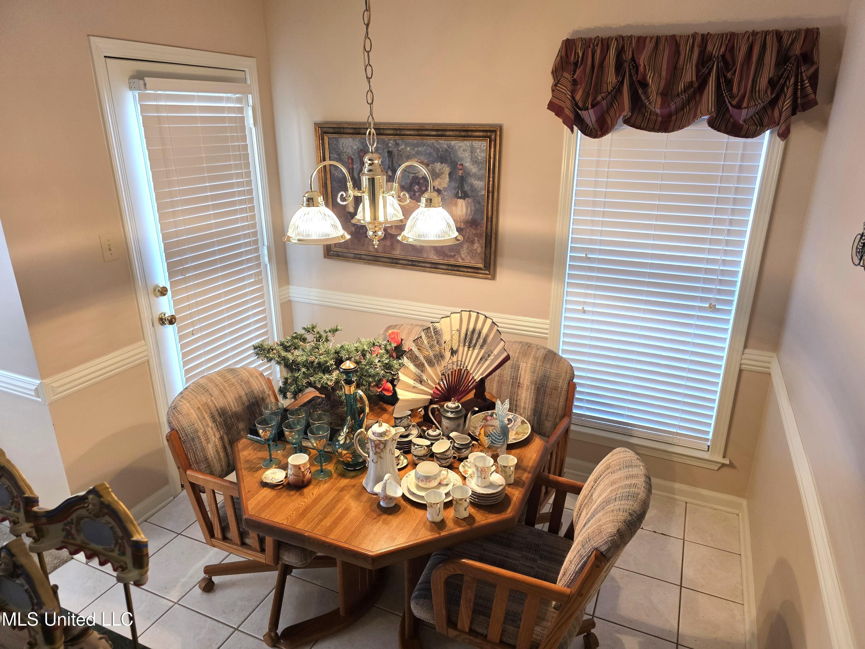 8318 Waverly Cove Olive Branch, MS 38654 - Photo 8 of 32 Breakfast Room