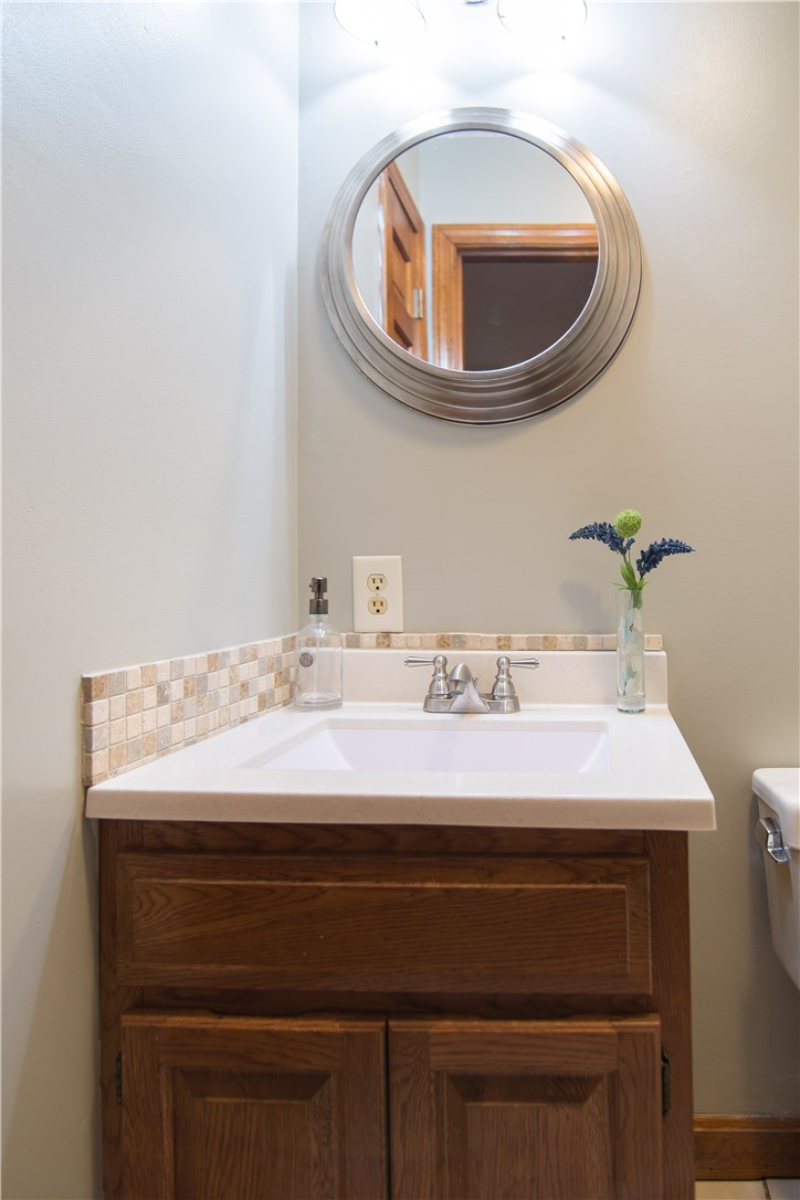 8 Ridgeland Road Barrington, RI 02806 - Photo 13 of 18 powder room