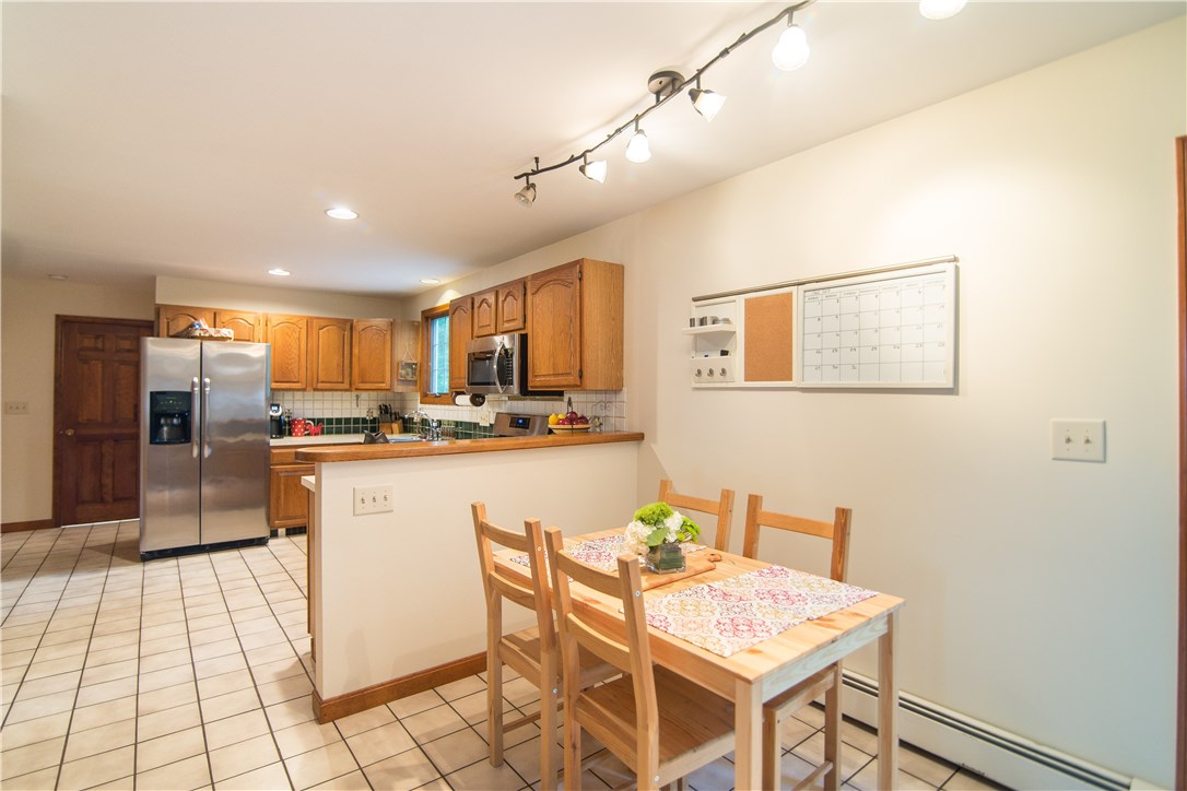 8 Ridgeland Road Barrington, RI 02806 - Photo 10 of 18 dining area in kitchen