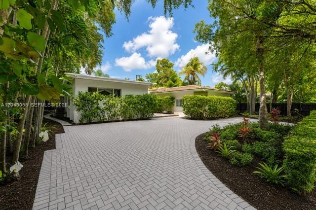8 Pinta Road Miami, FL 33133 - Photo 1 of 23 Gallery Image 1