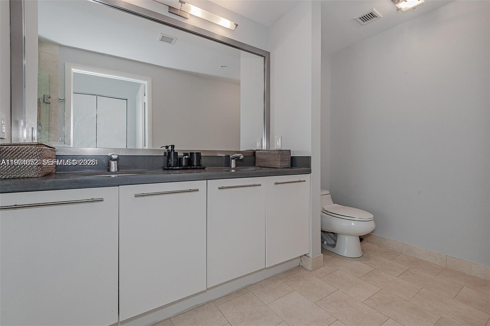 90 Southwest 3rd Street, Unit 2002 Miami, FL 33130 - Photo 13 of 18