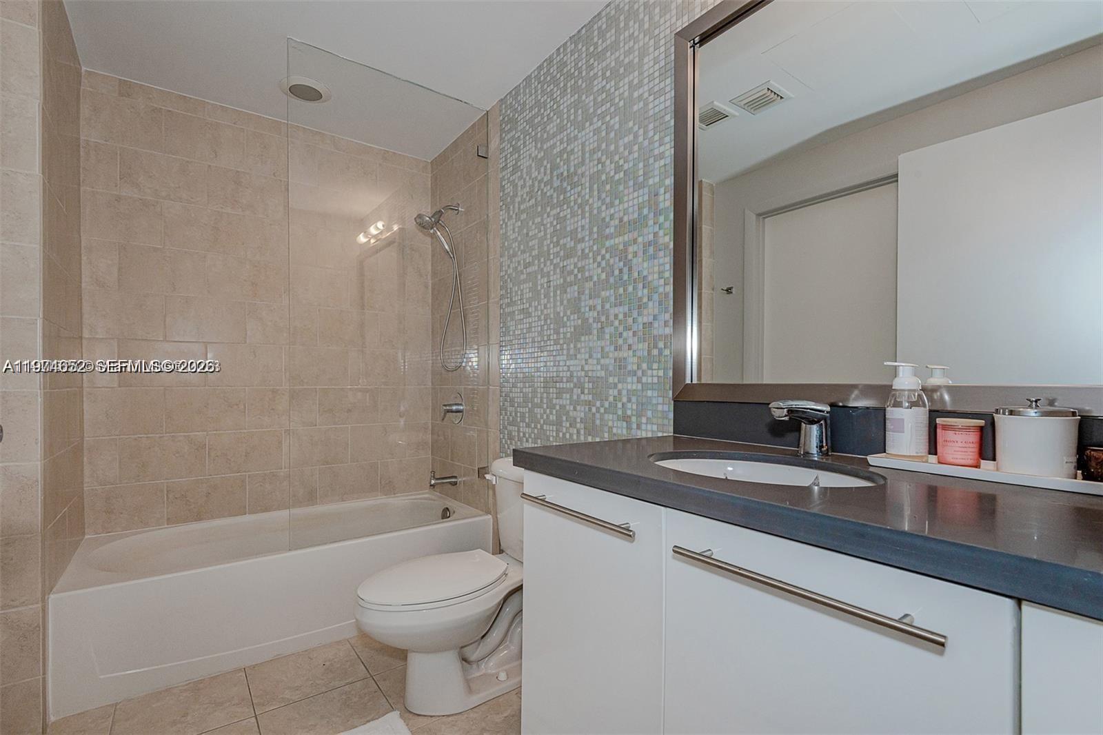 90 Southwest 3rd Street, Unit 2002 Miami, FL 33130 - Photo 15 of 18