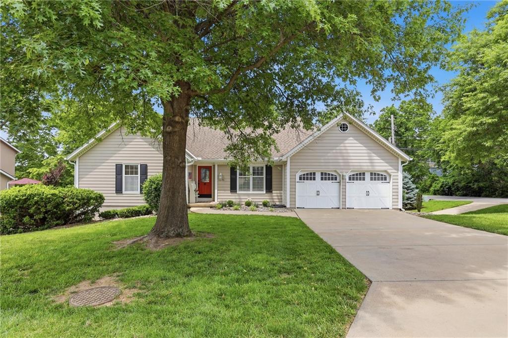 6626 Oak Ridge Drive Shawnee, KS 66217 - Photo 1 of 45