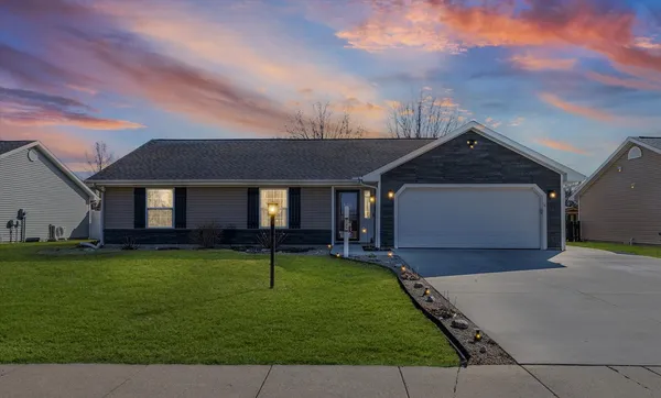 $300,000 | 707 Bluestem Drive, St. Joseph, IL 61873