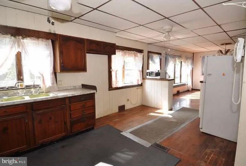 2091 Old York Road Burlington, NJ 08016 - Photo 4 of 20 Spacious kitchen with natural light.