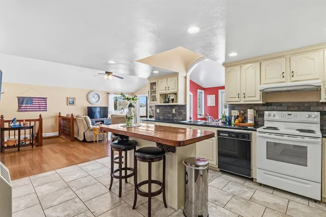 $775,000 | 4012 Highway 114, Canaan, VT 05903