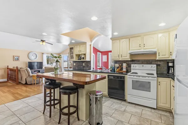 $775,000 | 4012 Highway 114, Canaan, VT 05903