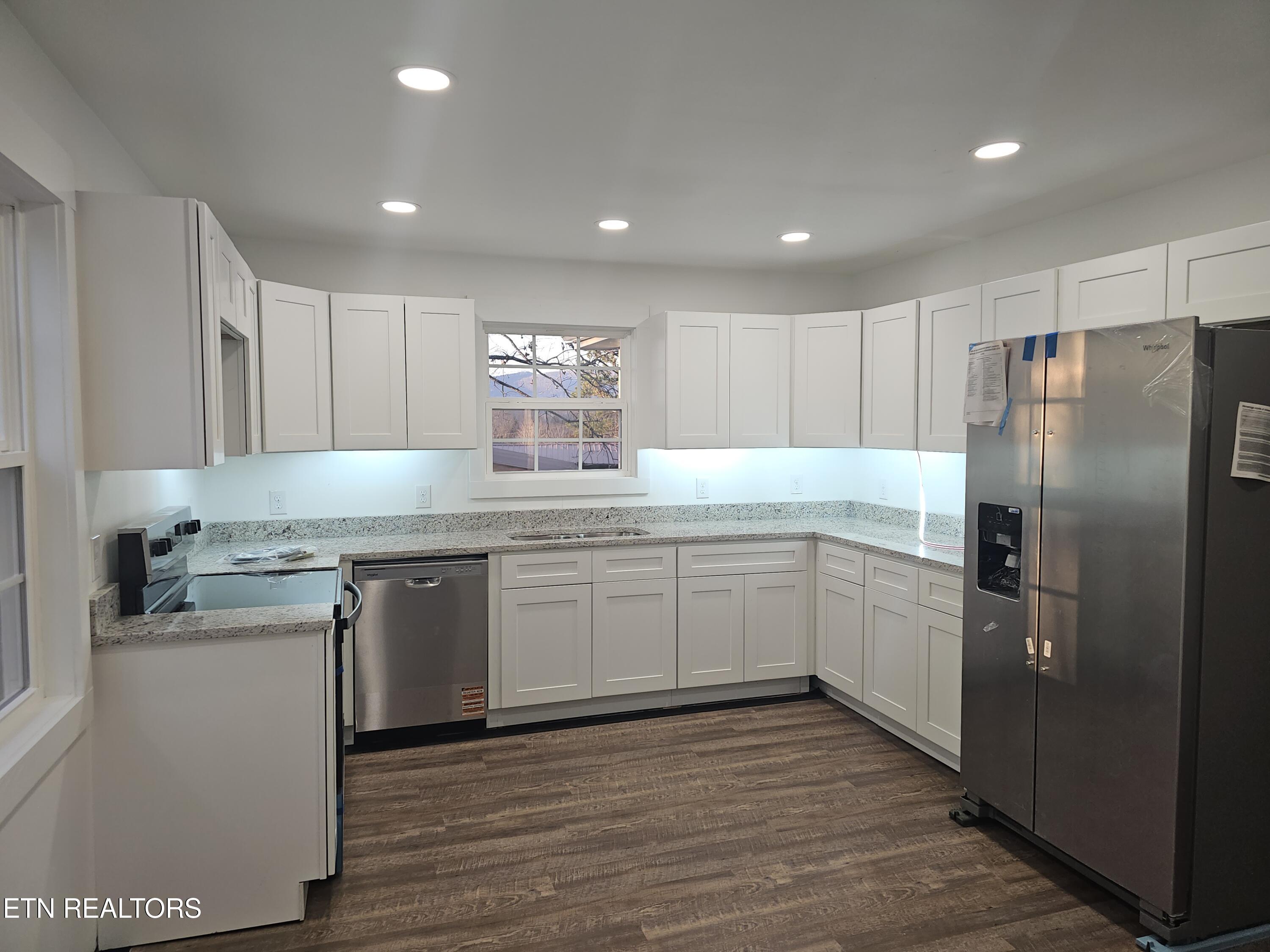 144 Stratford Road Harrogate, TN 37752 - Photo 5 of 7 20260108_171432