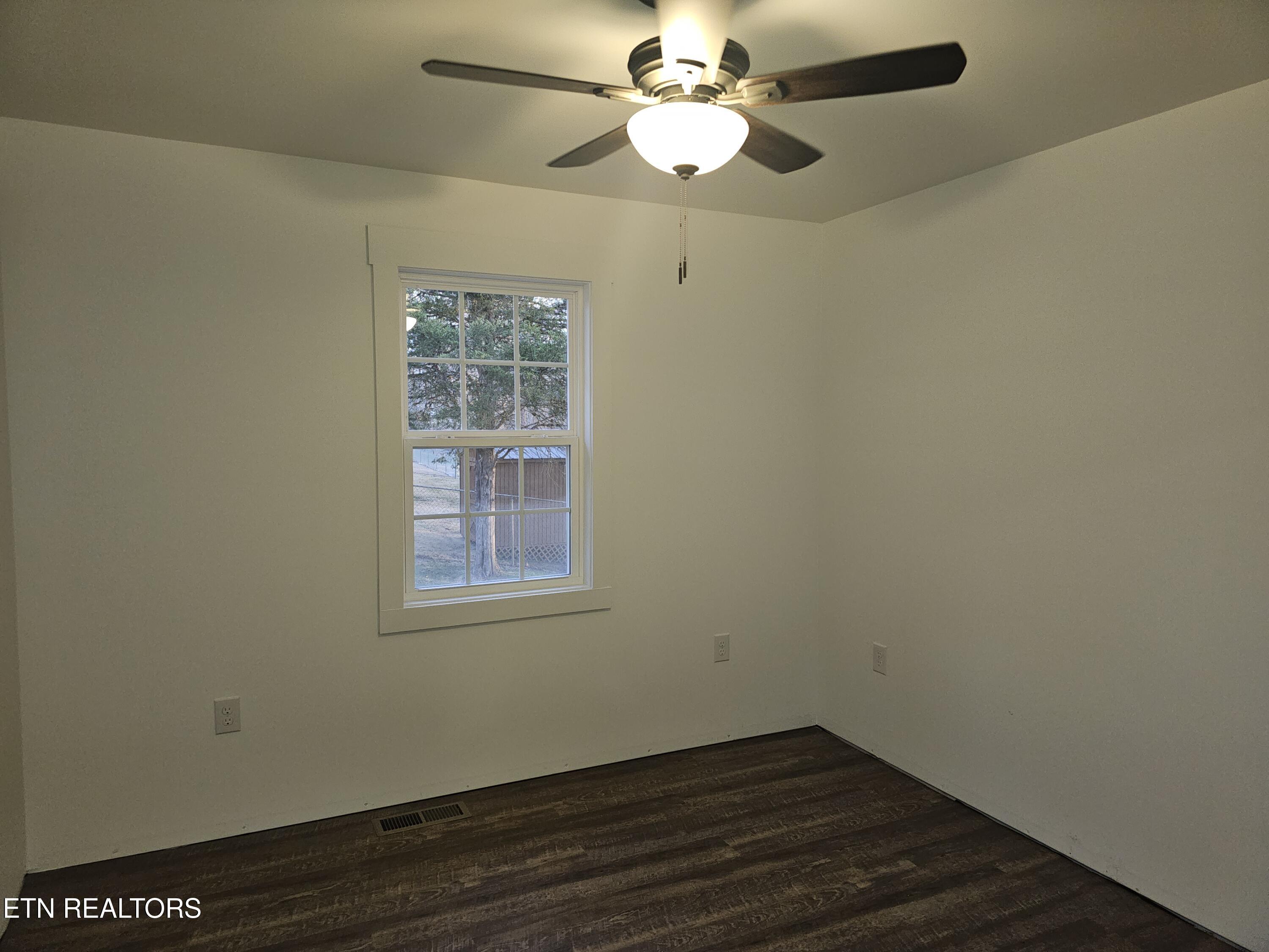 144 Stratford Road Harrogate, TN 37752 - Photo 6 of 7 20260108_171459