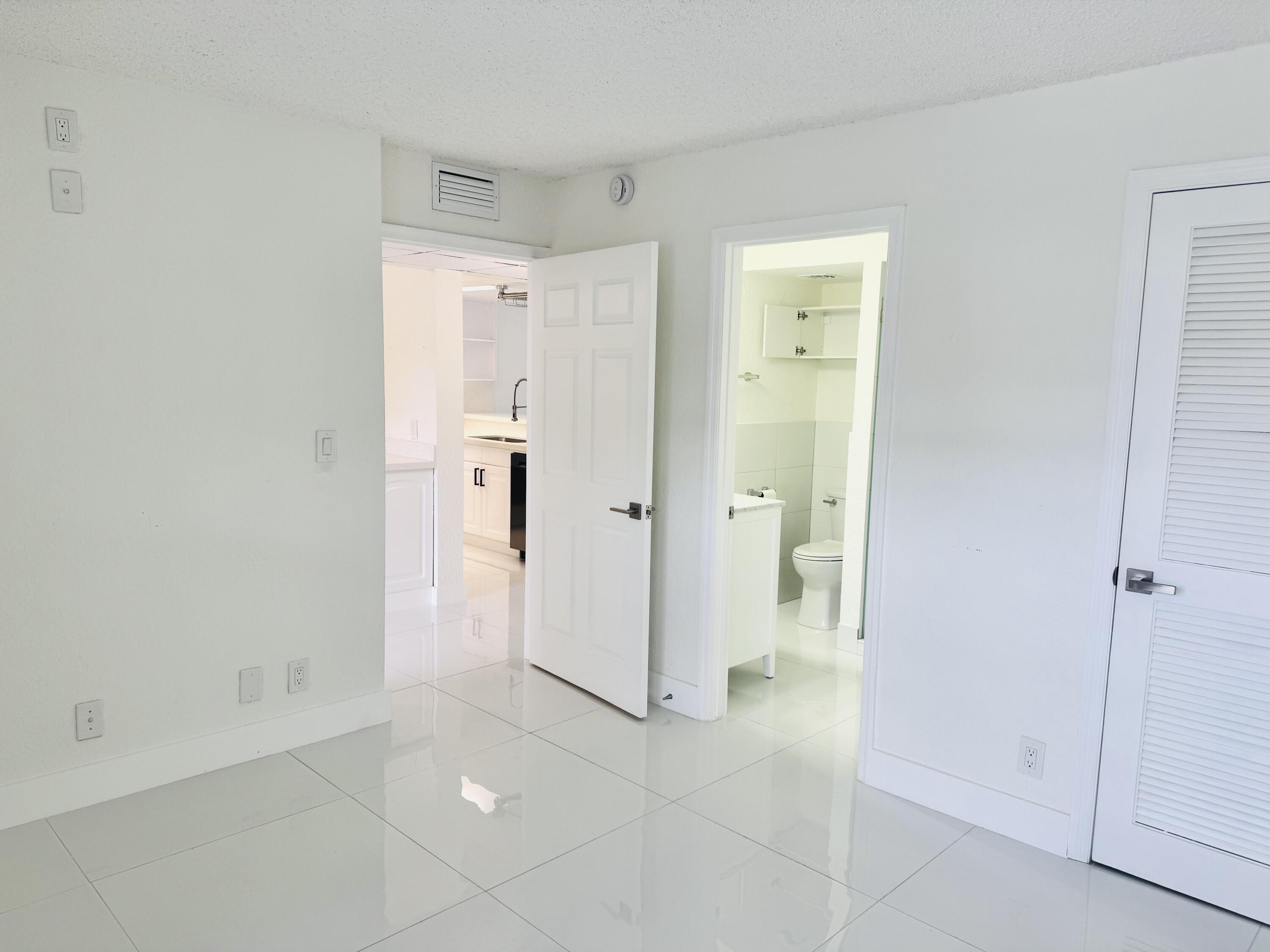 9 Royal Palm Way, Unit 102 Boca Raton, FL 33432 - Photo 16 of 29 Guest bedroom
